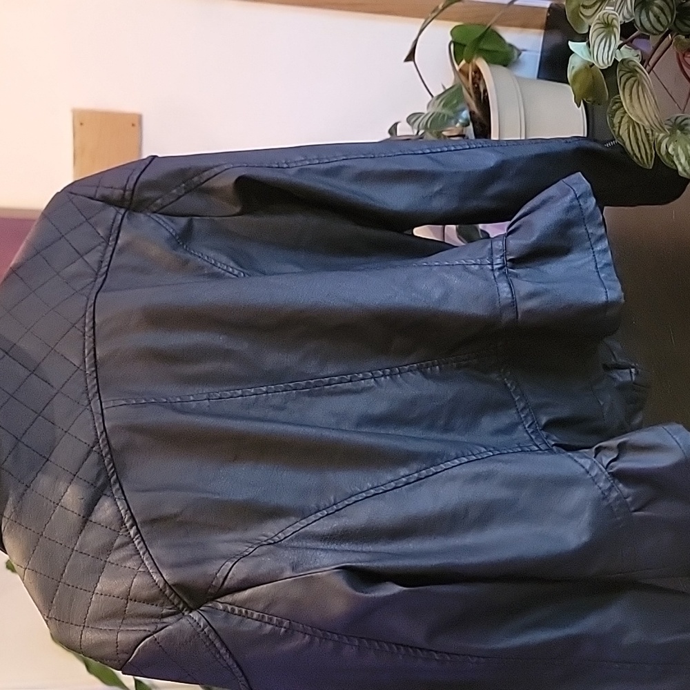 Leather jacket - Picture 2 of 2